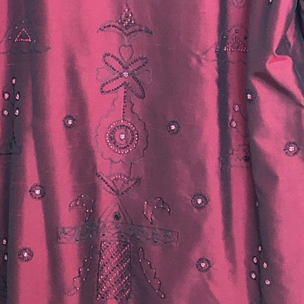 Laura Ashley Elegant Red and Black Fabric - Picture 10 of 12
